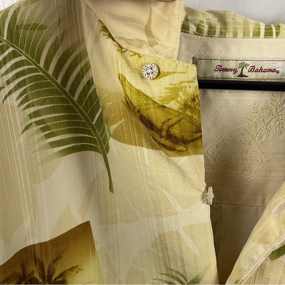 Pre-Owned Tommy Bahama Yellow Floral Short Sleeve Silk Button Up Shirt, Size XL - Picture 4 of 10